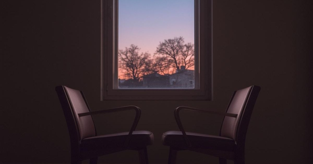 カールじいさんの空飛ぶ家の冒頭10分が大人ほどつらい理由を表した夕暮れの部屋のイメージ画像